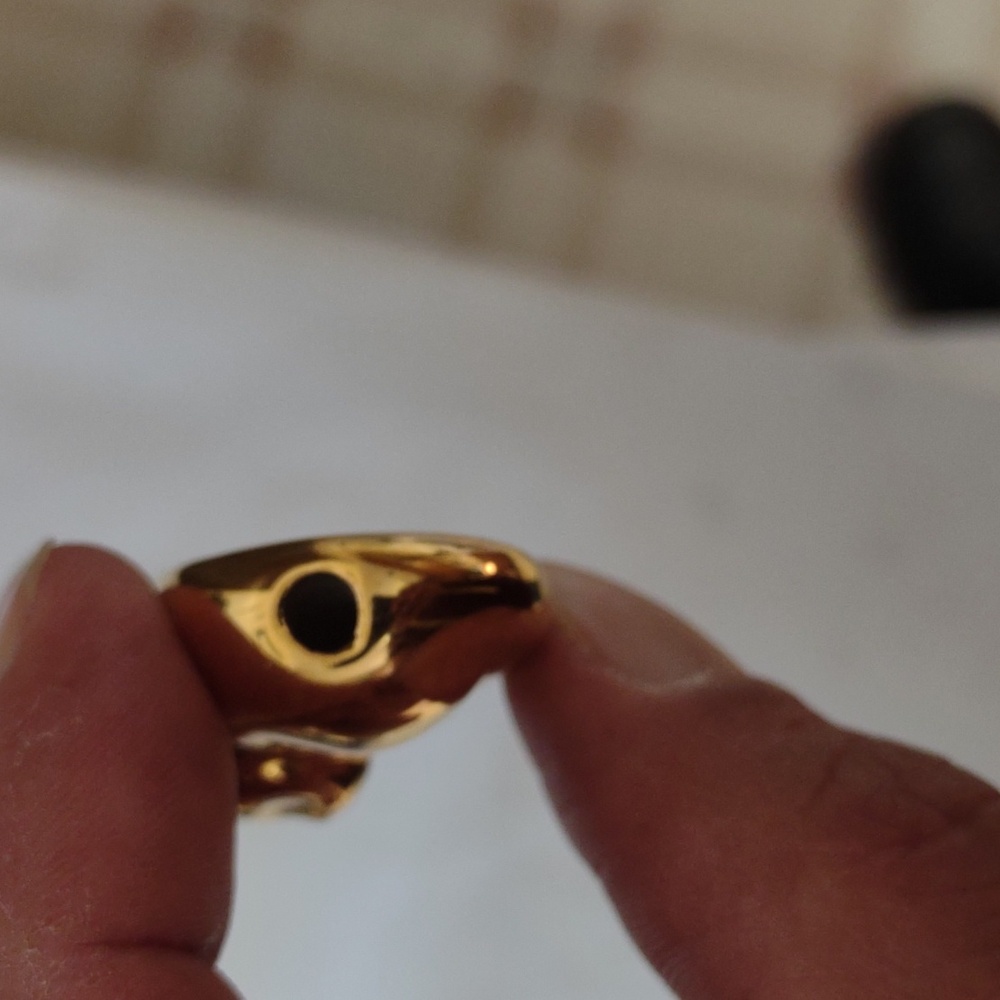 Cuddled up cat pendant gold tone - Picture 3 of 4